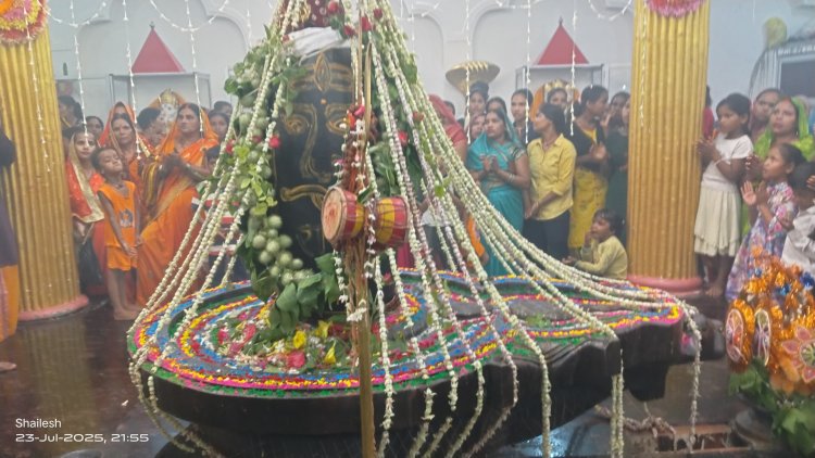शिवरात्रि पर हर हर महादेव के नारों से गुंजायमान हुआ रघुनाथपुर का महाकालेश्वर मंदिर