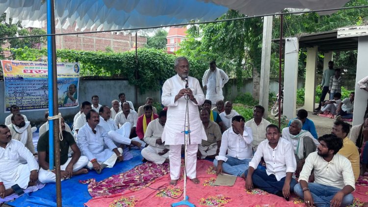 डुमरांव में बिजली संकट पर फूटा आक्रोश, पूरे दिन चलते रहा धरना-प्रदर्शन
