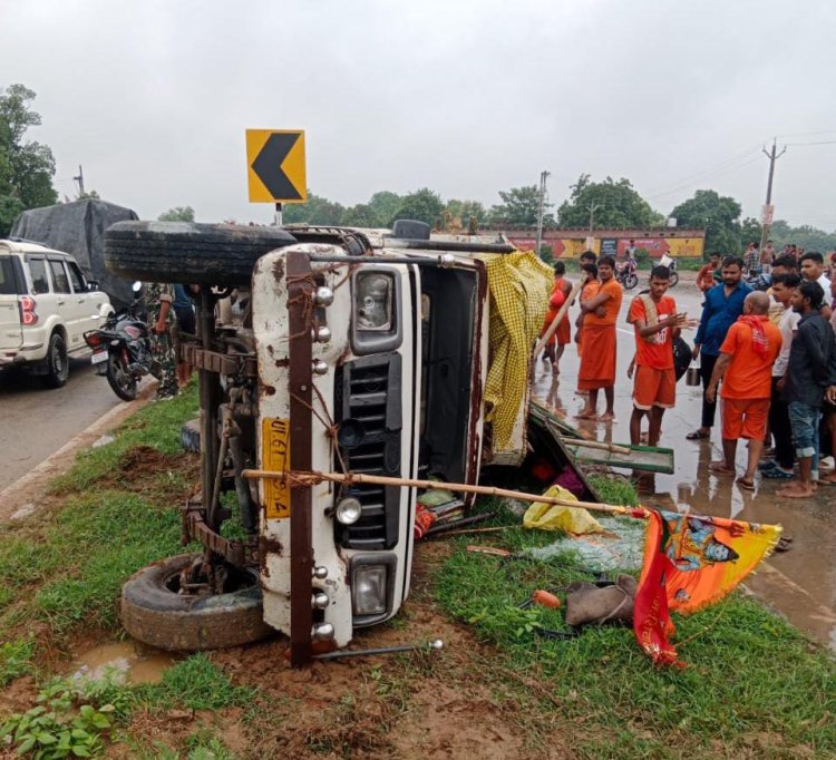 कांवरियों से लदी पिकअप पलटी, दो जख्मी