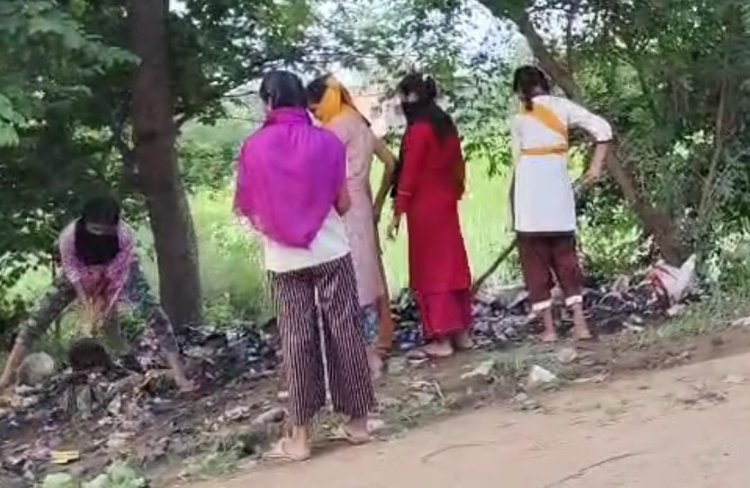 कस्तूरबा गांधी आवासीय बालिका विद्यालय के छात्राओं से झाड़ू लगवाने की वीडियो वायरल