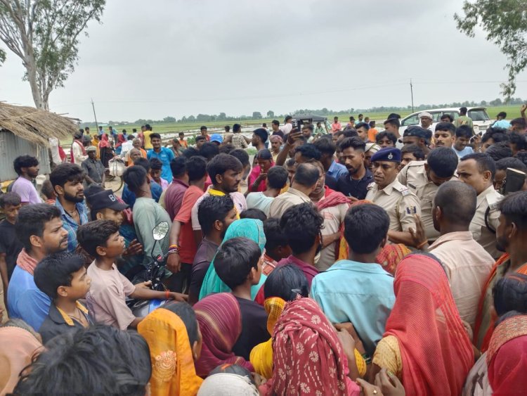 विद्यालय में छात्र से मारपीट मामला तूल पकड़ा, परिजनों और ग्रामीणों का हंगामा, सड़क जाम