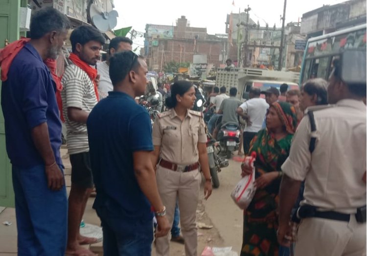 भरे बाजार महिला को हिप्नोटाइज कर जेवरात ले उड़े उचक्के