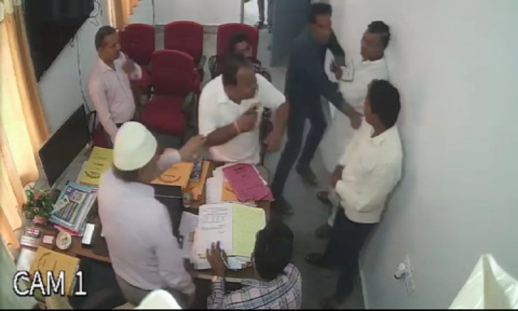 बक्सर शिक्षा विभाग के कार्यालय में दबंगों का आतंक अधिकारी-कर्मी सहमे, प्रशासन मौन, माफियाओं के हौसले बुलंद