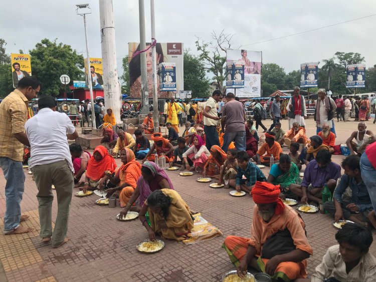 गरीबों की थाली में प्रसाद, भागीरथी सहयोग सेवा संस्थान का 20वां भोजन बैंक अभियान