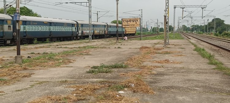 रेल यात्री कल्याण समिति एवं अन्य सामाजिक संगठनों ने डीआरएम से की थी शिकायत