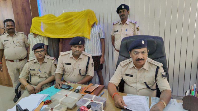 बैंक कर्मी लूटकांड का खुलासा, चार अपराधी गिरफ्तार, हथियार-कारतूस व लूटा गया सामान बरामद