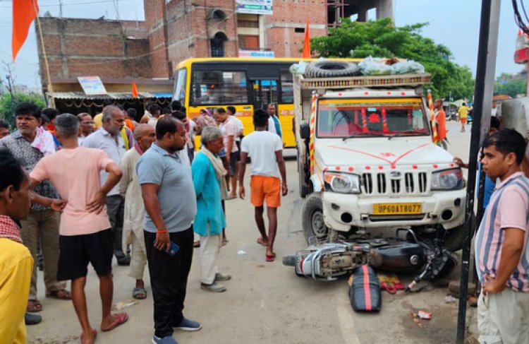 अनियंत्रित पिकअप ने बाइक सवार को रौंदा, हालत गंभीर