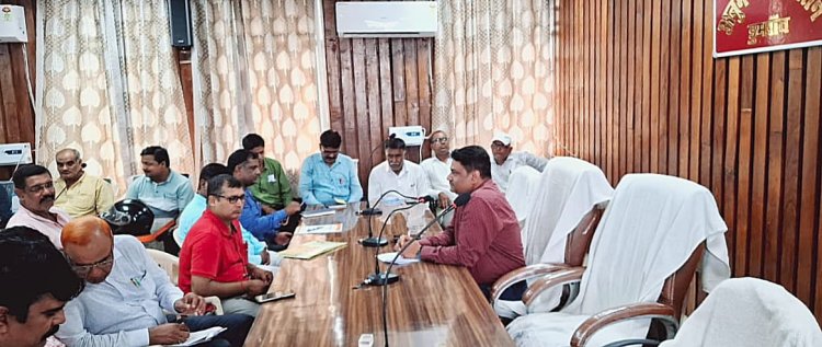 डुमरांव में एसडीएम की अध्यक्षता में आयोजित हुई सेक्टर पदाधिकारियों की समीक्षा बैठक
