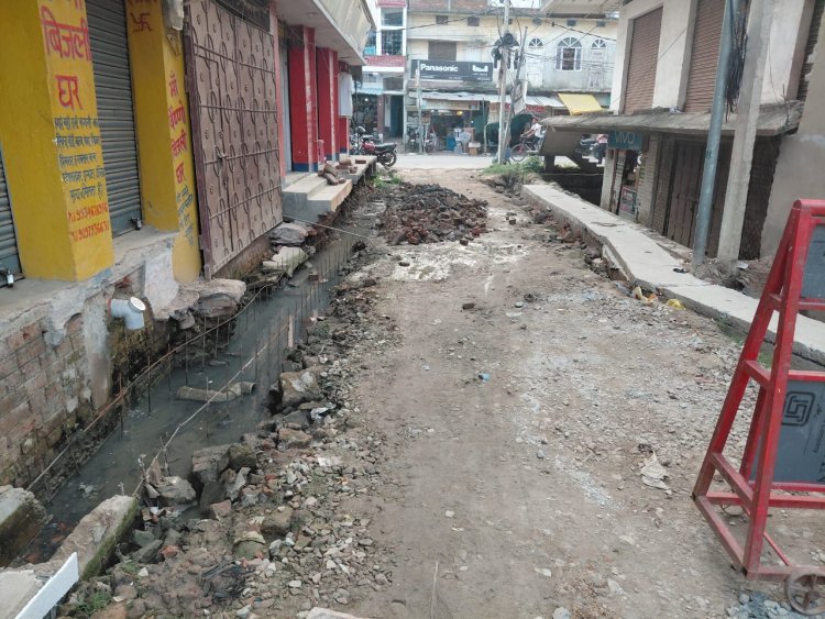 मुहल्लेवासियों की मांग, पहले अतिक्रमण हटे, फिर बने सड़क-नाली