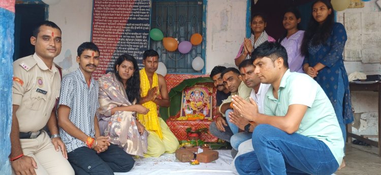डुमरांव अग्निशमन कार्यालय में विश्वकर्मा पूजा का भव्य आयोजन, जवानों ने मांगी सुरक्षा और कुशलता की कामना