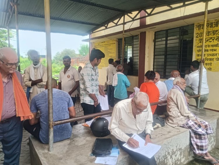 राजस्व महाअभियान के अंतिम दिन उमड़ी रैयतों की भीड़, लो सर्वर ने फेरा पानी