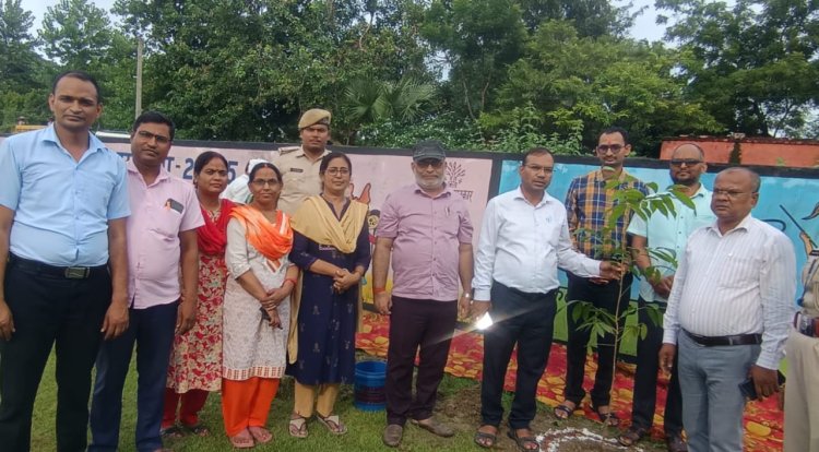 हरियाली के संग बच्चों की रचनात्मकता ने जीता दिल