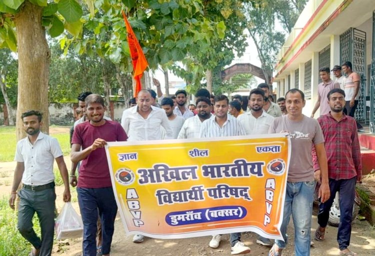 छात्रसंघ चुनाव में एबीवीपी की ऐतिहासिक जीत पर डुमरांव में जश्न, छात्रों ने लिया भ्रष्टाचार मुक्त कैंपस का संकल्प