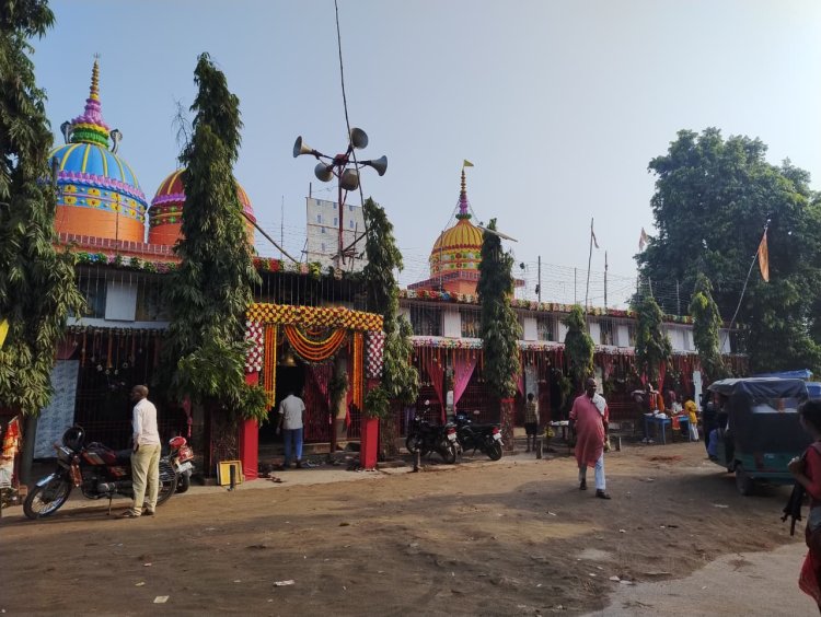 डुमरांव पंच मंदिर जाने वाला रास्ता बदहाल, सुरक्षा को लेकर रेल अधिकारियों से समिति ने लगाई गुहार