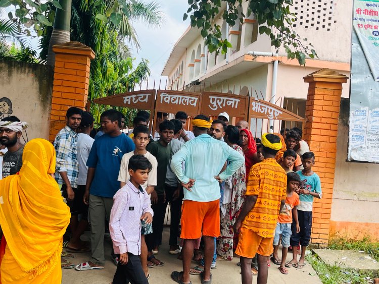 पुराना भोजपुर मध्य विद्यालय में छात्र की पिटाई के बाद उग्र हुए अभिभावक, जमकर काटा बवाल