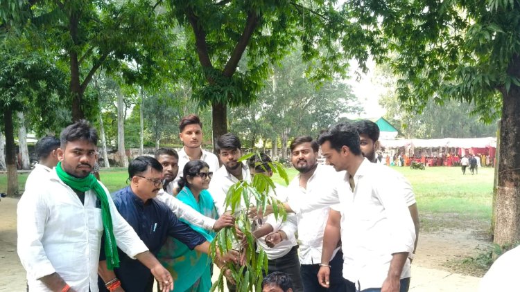 शिक्षा व पर्यावरण संदेश के साथ मनाया गया डीके कॉलेज प्राचार्या का जन्मदिन