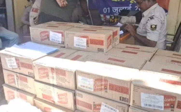 केले की आड़ में शराब तस्करी का भंडाफोड़, भारी मात्रा में शराब के साथ तीन तस्कर गिरफ्तार