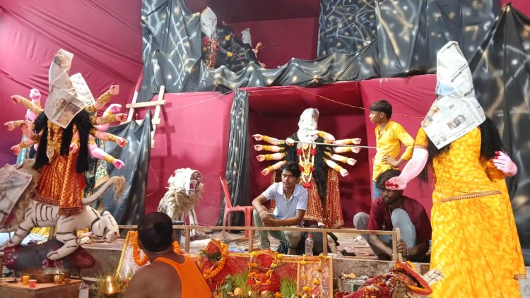 नया थाना के पास श्री वीर बालक के पंडाल में चलते हुए गुफा से बाहर आएगी मां दुर्गे व राक्षस की करेंगे वध