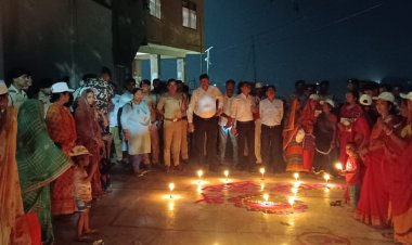 छठ घाट पर जीविका दीदियों ने डीएम-एसपी के समक्ष दीप प्रज्वलन कर दिया संदेश“पहले मतदान, फिर त्योहार”