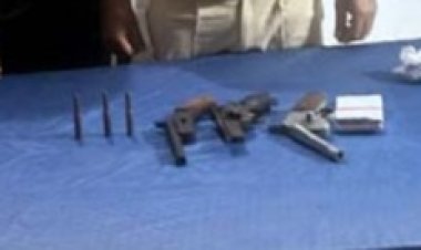 एक रिवाल्वर व दो देशी कट्टा के साथ बॉवी देवल सहित दो गिरफ्तार