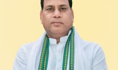 गजब: पांच साल में एक वर्ष बढ़ी संतोष निराला की उम्र