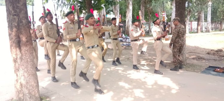 एनसीसी कैंप के तीसरे दिन कैडेट्स को दी गई युद्ध कौशल की जानकारी