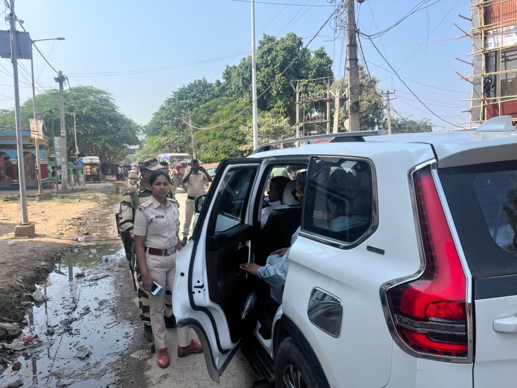 डुमरांव में सघन वाहन जांच अभियान, पुलिस और सीएपीएफ की संयुक्त कार्रवाई से मचा हड़कंप