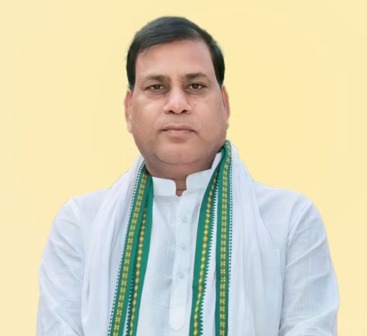 गजब: पांच साल में एक वर्ष बढ़ी संतोष निराला की उम्र