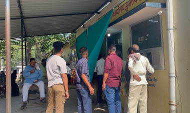 रजिस्ट्री प्रक्रिया फिर पटरी पर, तकनीकी खामी से एक माह ठप रहने के बाद डुमरांव अवर निबंधन कार्यालय में कामकाज शुरू