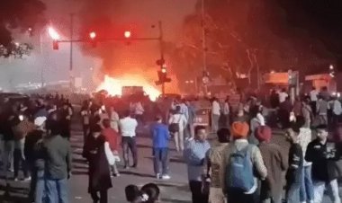 दिल्ली लाल किला के समीप कार में ब्लास्ट आग पर काबू पाने में जूटा प्रशासन, तीन घायल, धमाका का कारणों की जांच में जूटी पुलिस