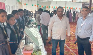 लेजेंड स्कूल डुमरांव में तारों भरे आसमान के नीचे बच्चों ने दिखाया विज्ञान का कमाल