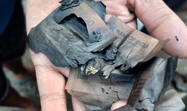 टेंट हाउस गोदाम में भीषण आग, लाखों की संपत्ति राख, ग्रामीणों ने घंटों की मशक्कत से बुझाई लपटें