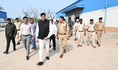 स्ट्रॉन्ग रूम और मतगणना केंद्र की सुरक्षा का डीएम-एसपी ने लिया जायज़ा