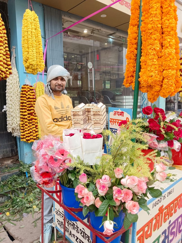 डुमरांव में चढ़ा शादियों का रंग, फूलों की महक, कैमरे की चमक और मेकअप का ग्लैमर कर रहा आकर्षित