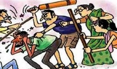 खरहाटांड़ में छत की सीढ़ी को लेकर शुरू हुआ विवाद, दो पक्षों में लाठी-डंडे से भिड़ंत