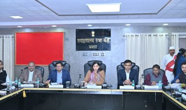 जिलाधिकारी ने दी सख्त हिदायतः पारदर्शिता व समयबद्धता सुनिश्चित करें सभी विभाग