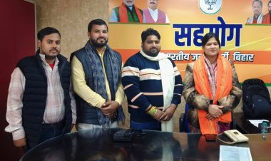 मंत्री रमा निषाद से युवा भाजपा नेता दीपक यादव की शिष्टाचार मुलाकात