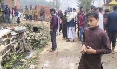 स्कूल वैन पलटी, ग्रामीणों की तत्परता से टला बड़ा हादसा