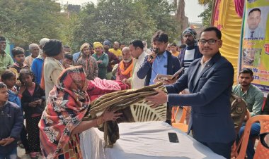 सैकड़ों जरूरतमंदों को मिला ठंड से राहत का सहारा, मां भवानी मंदिर में आयोजित हुआ कंबल वितरण