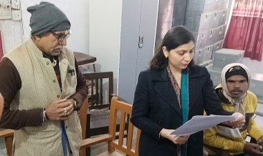 डीएम साहिला का औचक निरीक्षण, समाहरणालय में अव्यवस्था पर सख्त रुख