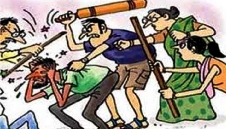 खरहाटांड़ में छत की सीढ़ी को लेकर शुरू हुआ विवाद, दो पक्षों में लाठी-डंडे से भिड़ंत