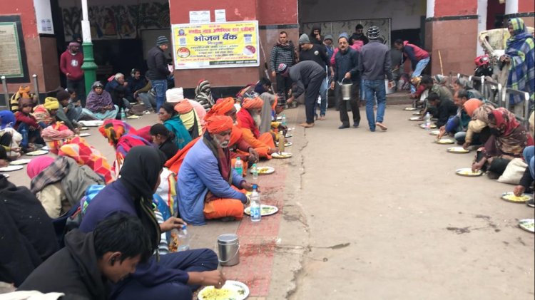 नर सेवा ही नारायण सेवा: भोजन बैंक बक्सर ने 37वें सप्ताह जरूरतमंदों को कराया प्रसाद रूपी भोजन