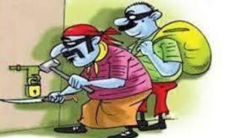 रात के अंधेरे में नलकूपों पर धावा, एक में चोरी, दूसरे का ताला तोड़ने की कोशिश