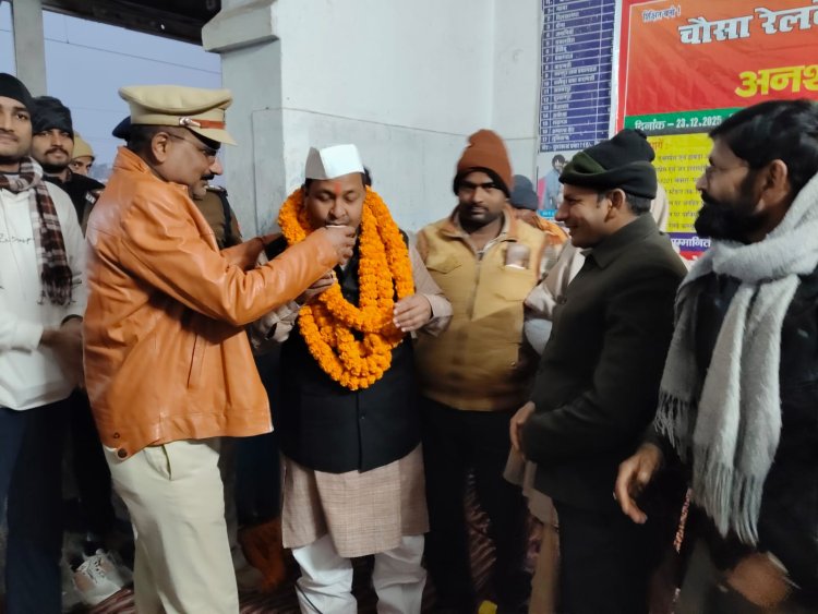 रेल सुविधाओं की मांग पर हुआ था अनशन, प्रशासनिक आश्वासन के बाद टूटा आंदोलन