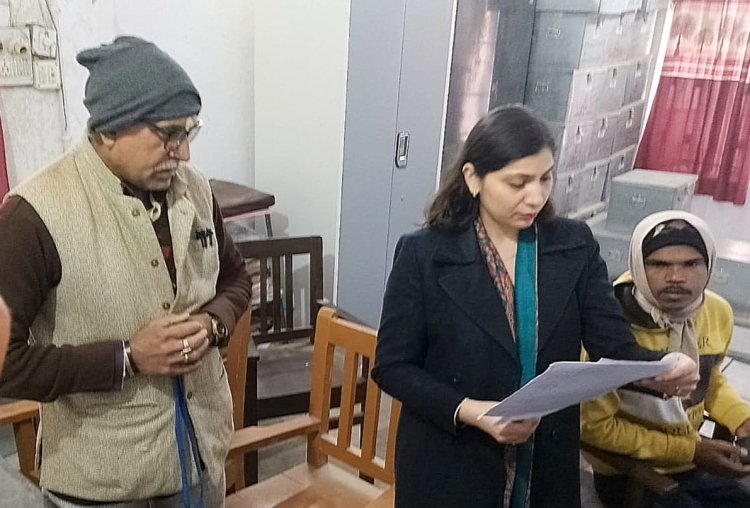 डीएम साहिला का औचक निरीक्षण, समाहरणालय में अव्यवस्था पर सख्त रुख