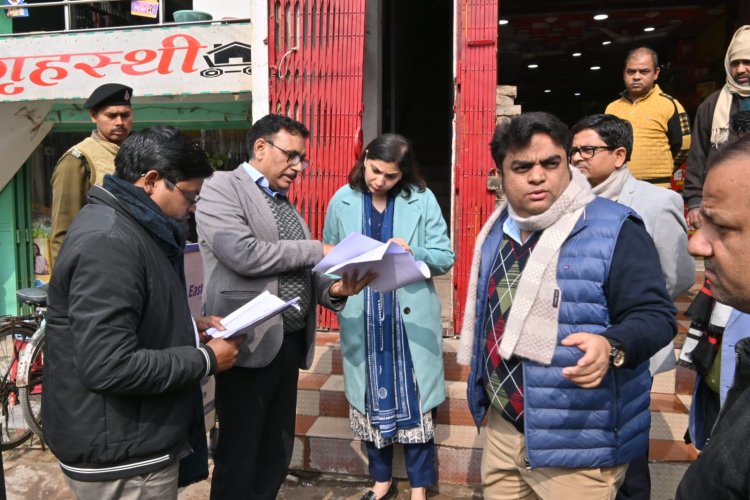 बड़ी मस्जिद से सेंट्रल जेल तक सड़क व नाला निर्माण का डीएम ने किया निरीक्षण