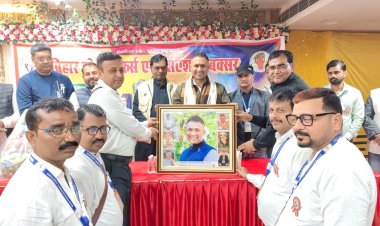 बक्सर में बिहार फोटोग्राफर्स एसोसिएशन का प्रथम वार्षिकोत्सव, डिजिटल युग में फोटोग्राफी को बताया सशक्त रोजगार माध्यम