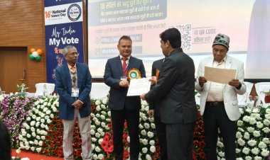 विधानसभा चुनाव में पूरे राज्य में सर्वश्रेष्ठ एईआरओ चुने गए डुमरांव बीडीओ, मिला सम्मान