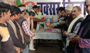 महात्मा गांधी की 79वीं पुण्यतिथि पर बक्सर कांग्रेस ने किया श्रद्धासुमन अर्पित