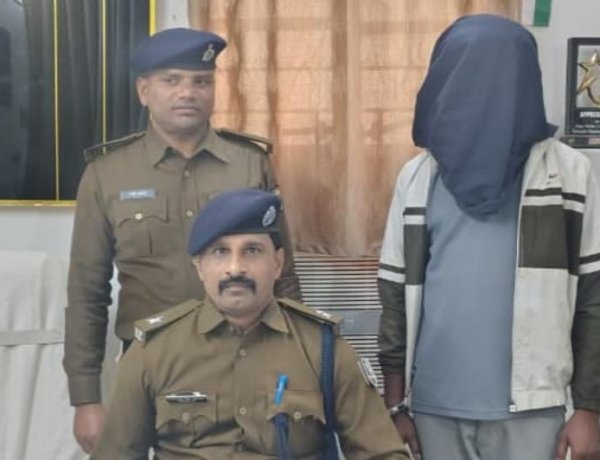 सोशल मीडिया पर अश्लील तस्वीर व वीडियो वायरल करने वाला गिरफ्तार